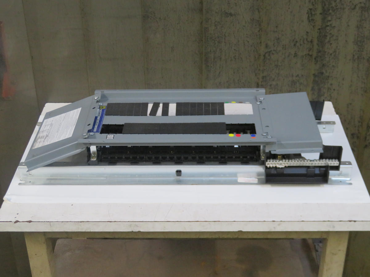 60 Amp, Square D 12313460830100001, Panelboard 60 Amp 208Y/120 VAC 4 Wires W Damage, 80122-170-52