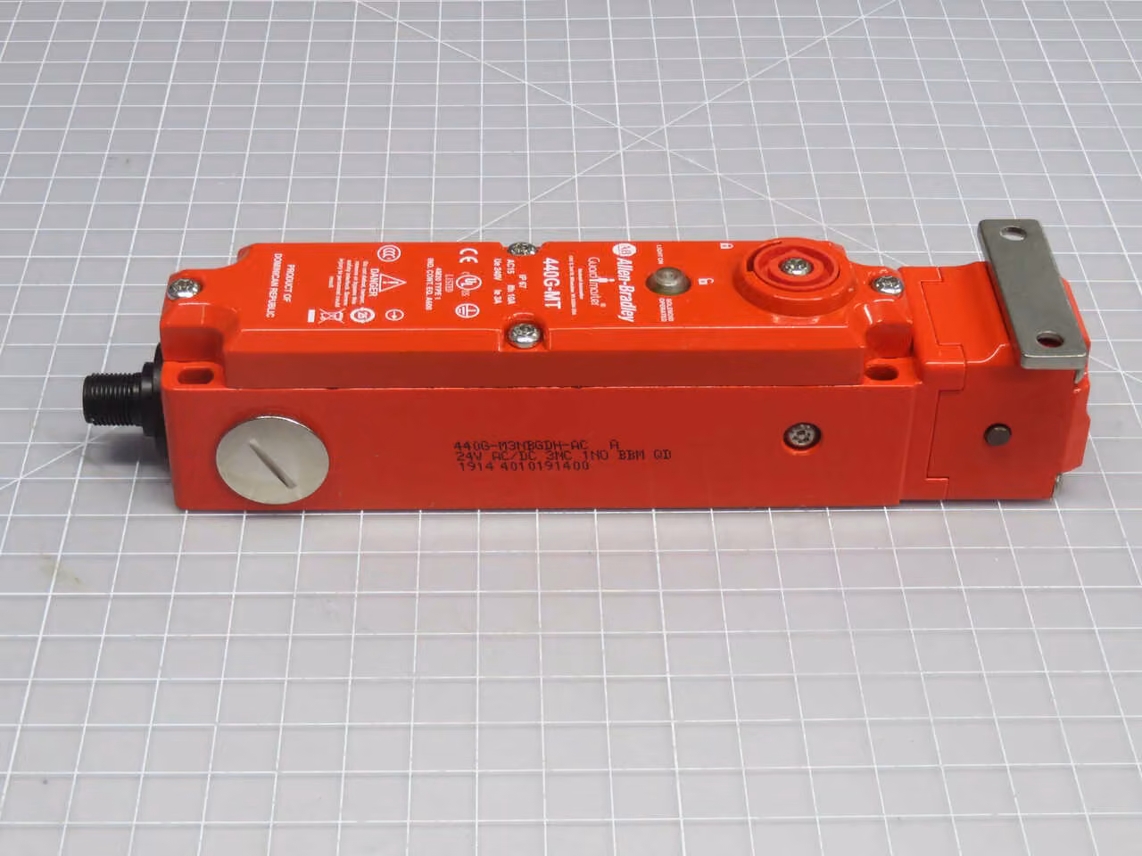 Allen-Bradley #440G-M3NBGDH-AC, safety interlock switch