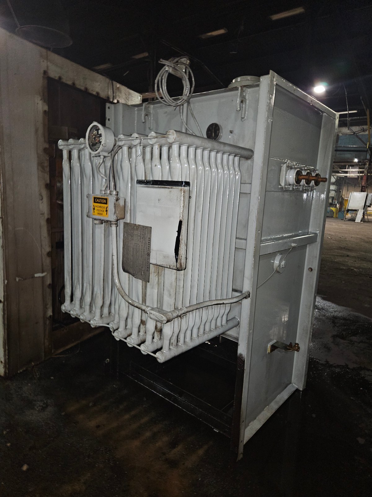 750/862 KVA 4800 Primary, 240 Secondary, General Electric #R-275369B, Silicone Fluid Filled Transformer, 3