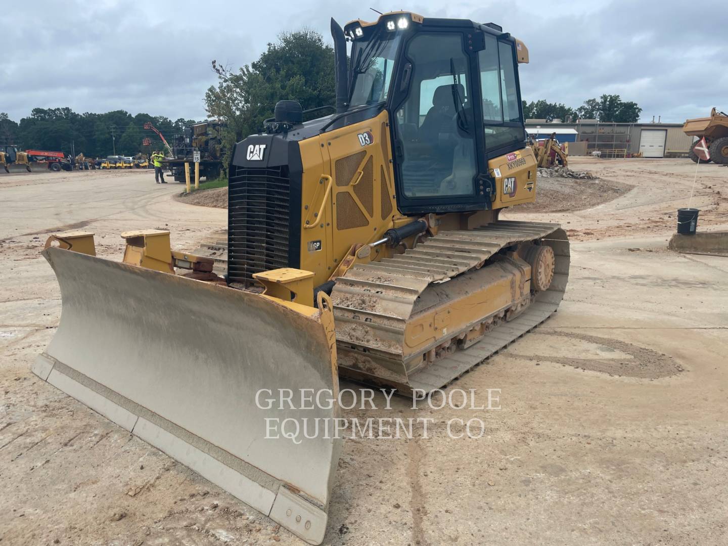 Caterpillar D3-12LGP, 3667 hours, S/N: XKY00969, 2021