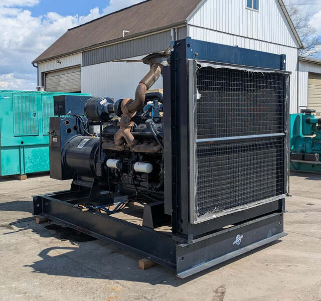 660 KW Detroit #573RSL2048A-P00, diesel generator set, 277/480 Volts, 3 phase, 16V92TT twin turbo engine