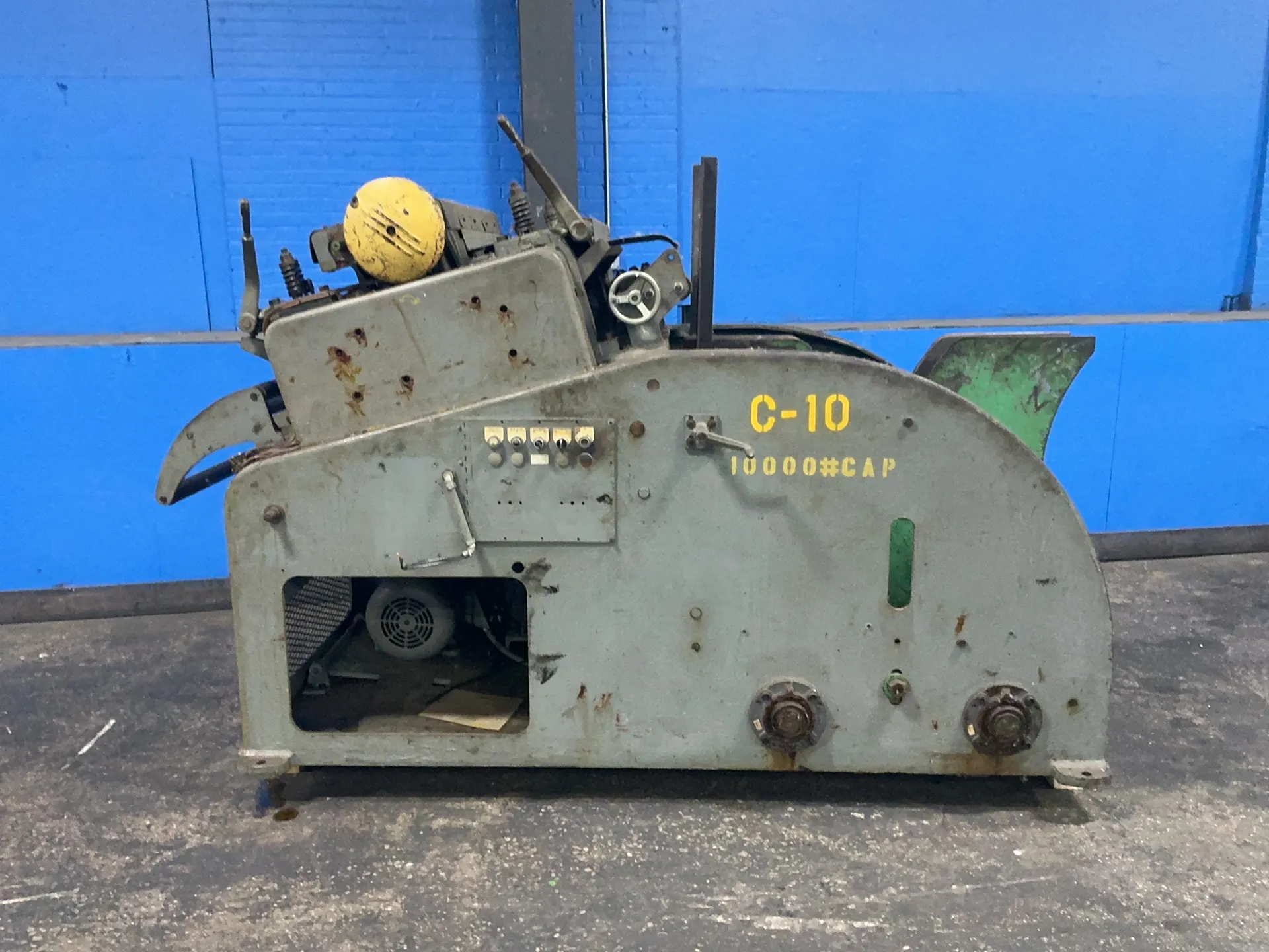 10000 lb. coil cradle straightener, 34", 7.5 HP, 1155 RPM, 3/60/230/460