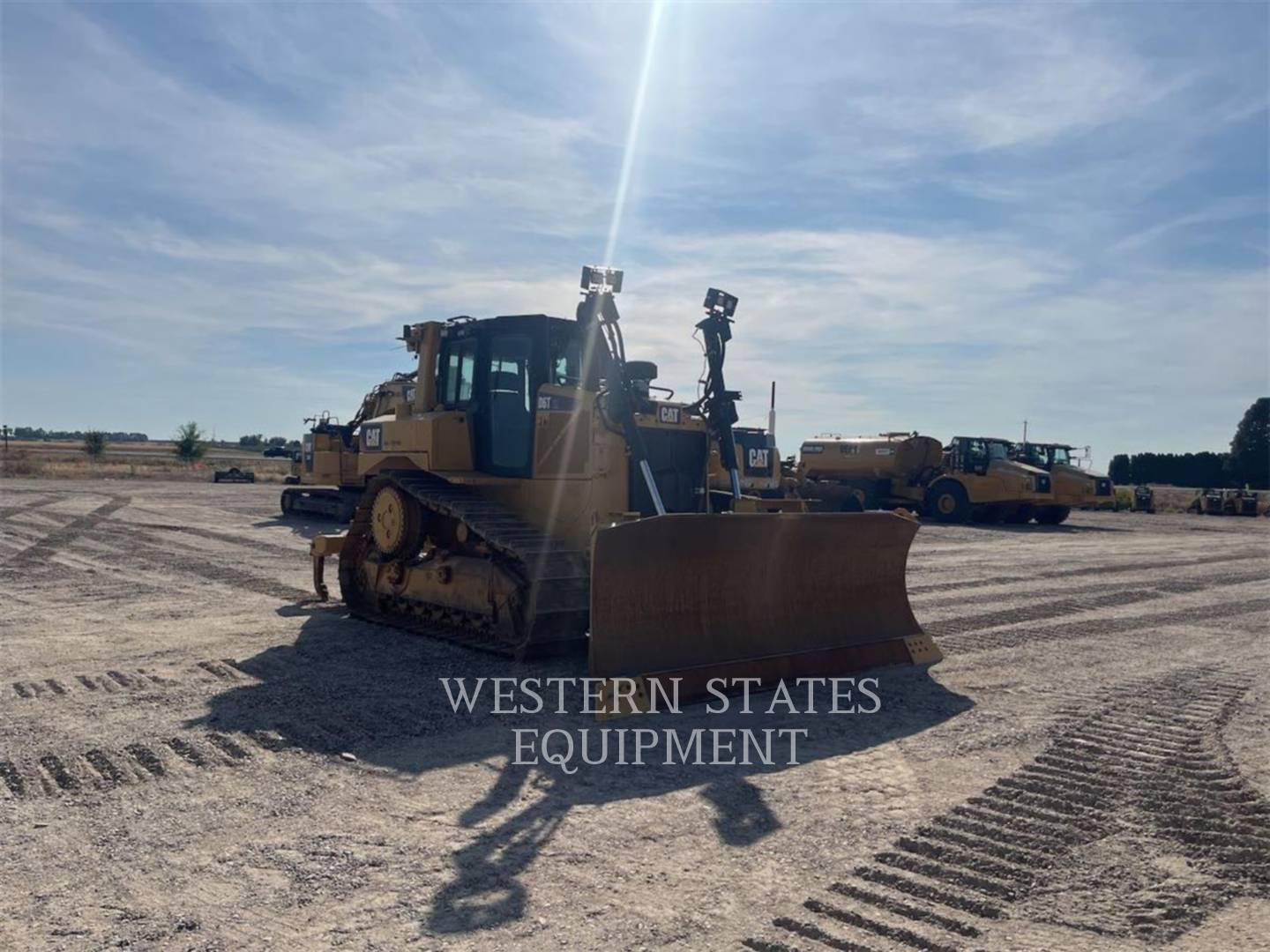 Caterpillar D6T, 1418 hours, S/N: WES00277, 2014