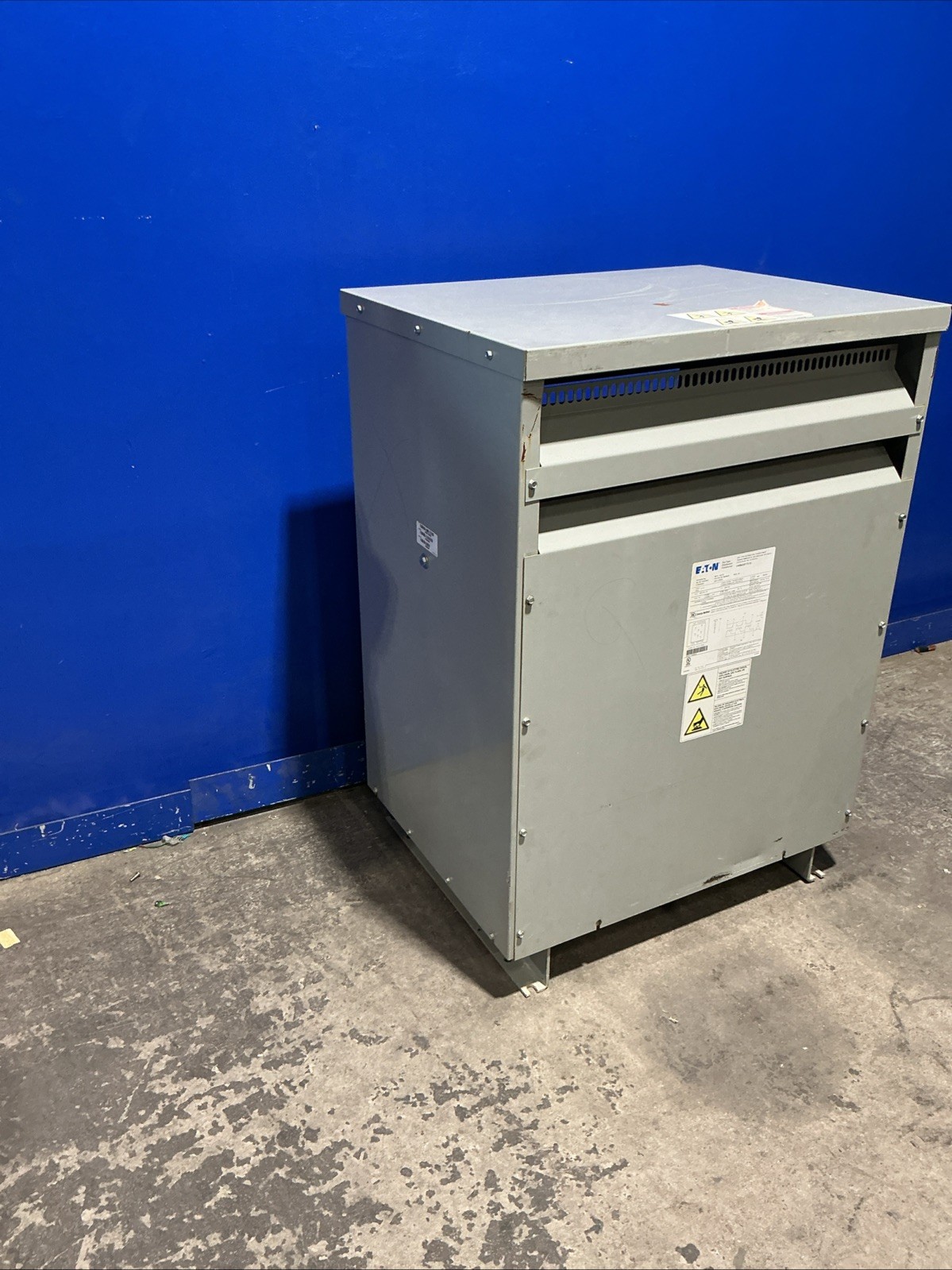 75 KVA 480 Delta Primary, 208Y/120 Secondary, Eaton V48M28T7516, Dry Type Transformer, 3PH, 60 Hz