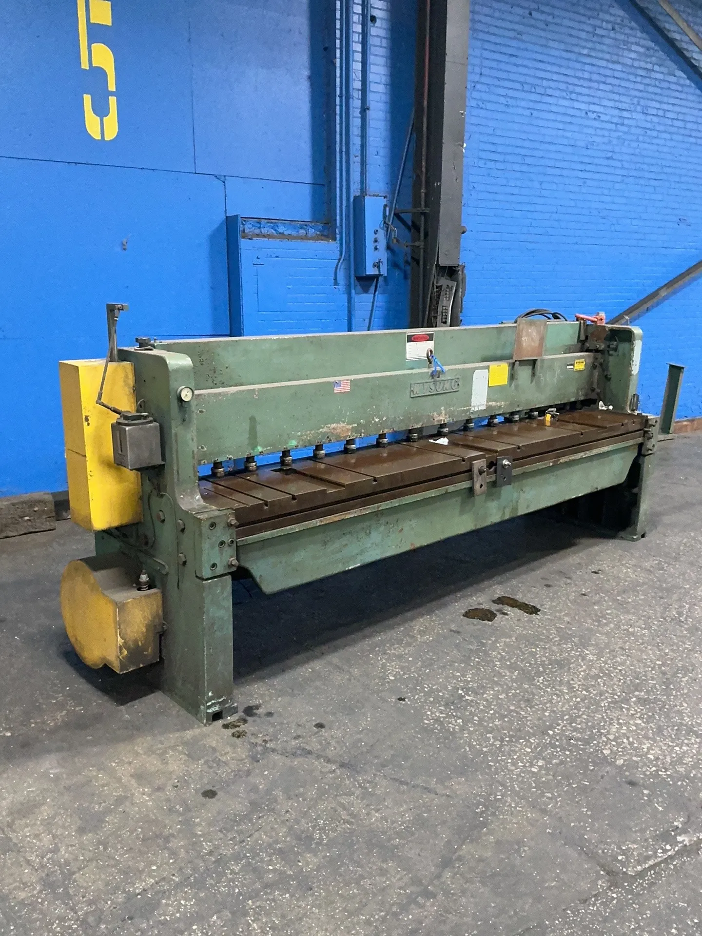 10 gauge x 10' Wysong #1610, shear, 10 HP, 44/22 A, foot switch, 230/460 V.
