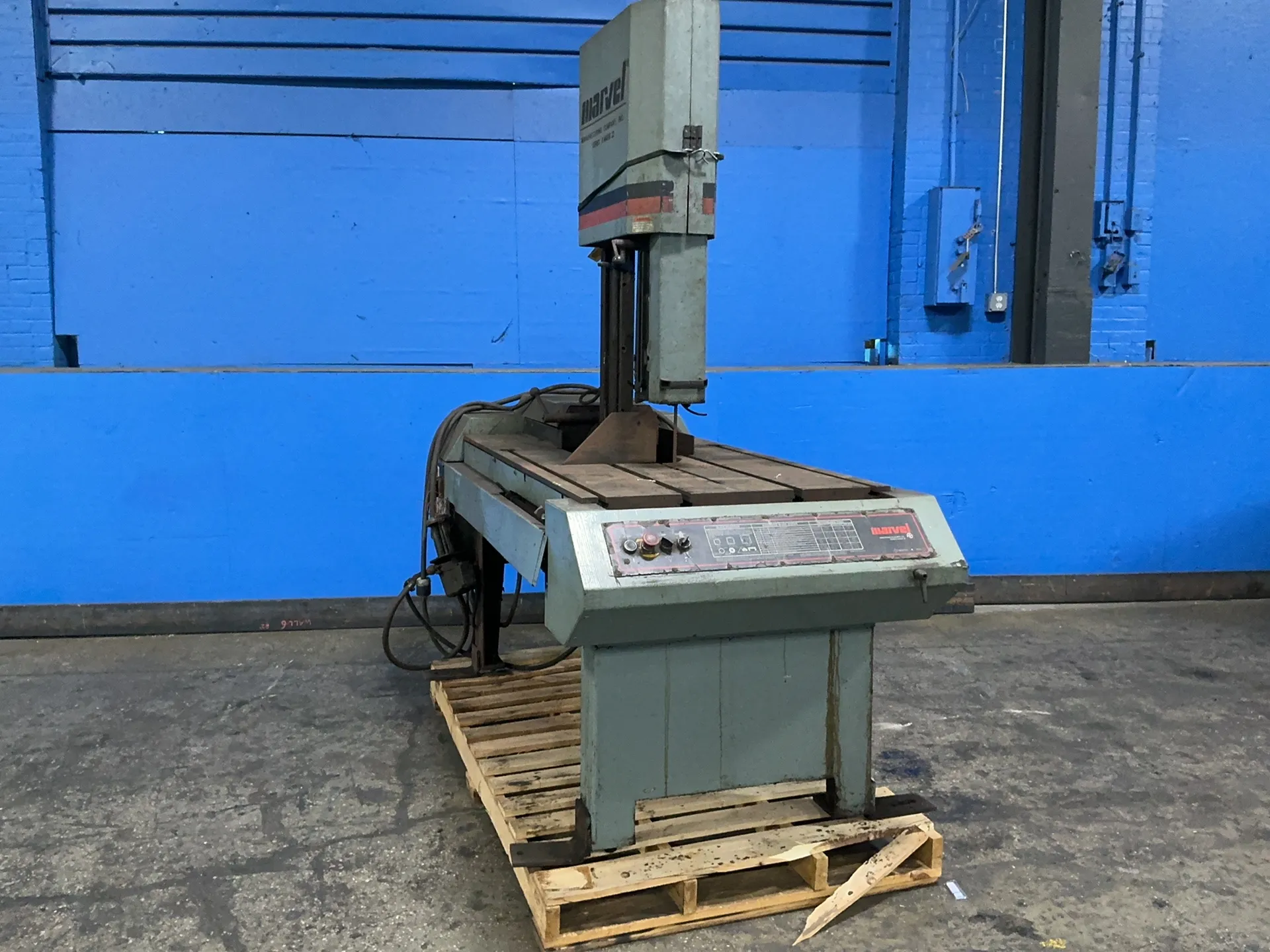 18" Marvel #8-MARK-II, vertical band saw, 33" x 41" table, 3.5 A, 460 V.