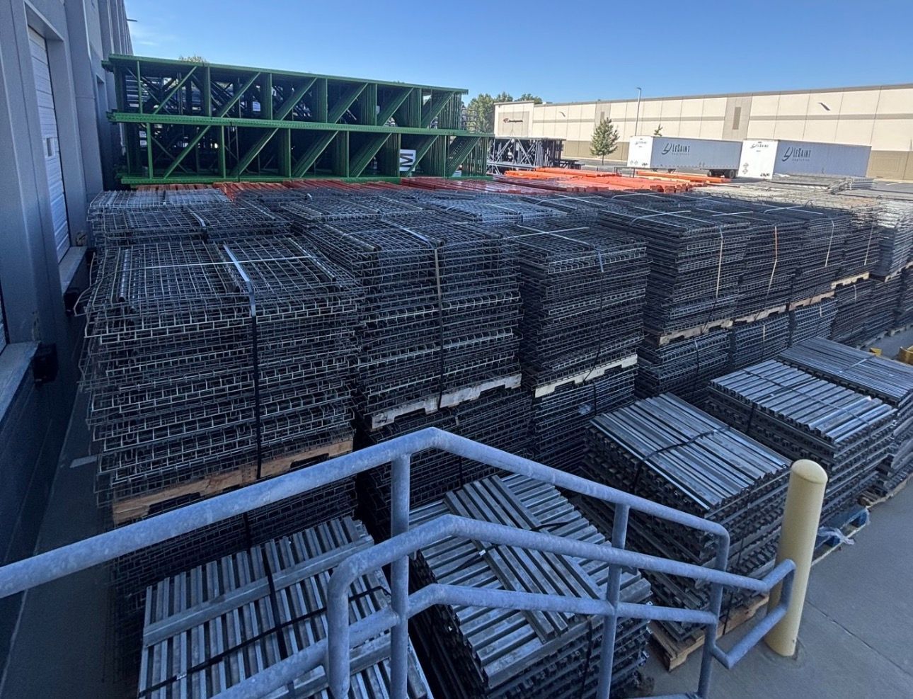Teardrop Pallet Racking, LOT of 8808 pieces, uprights, beams, wire decking