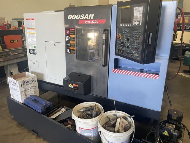 Daewoo Doosan #LYNX-200LC, CNC lathe, 20.1" swing, 12.6" turning diameter, 20.7" turning length, 8" 3-jaw