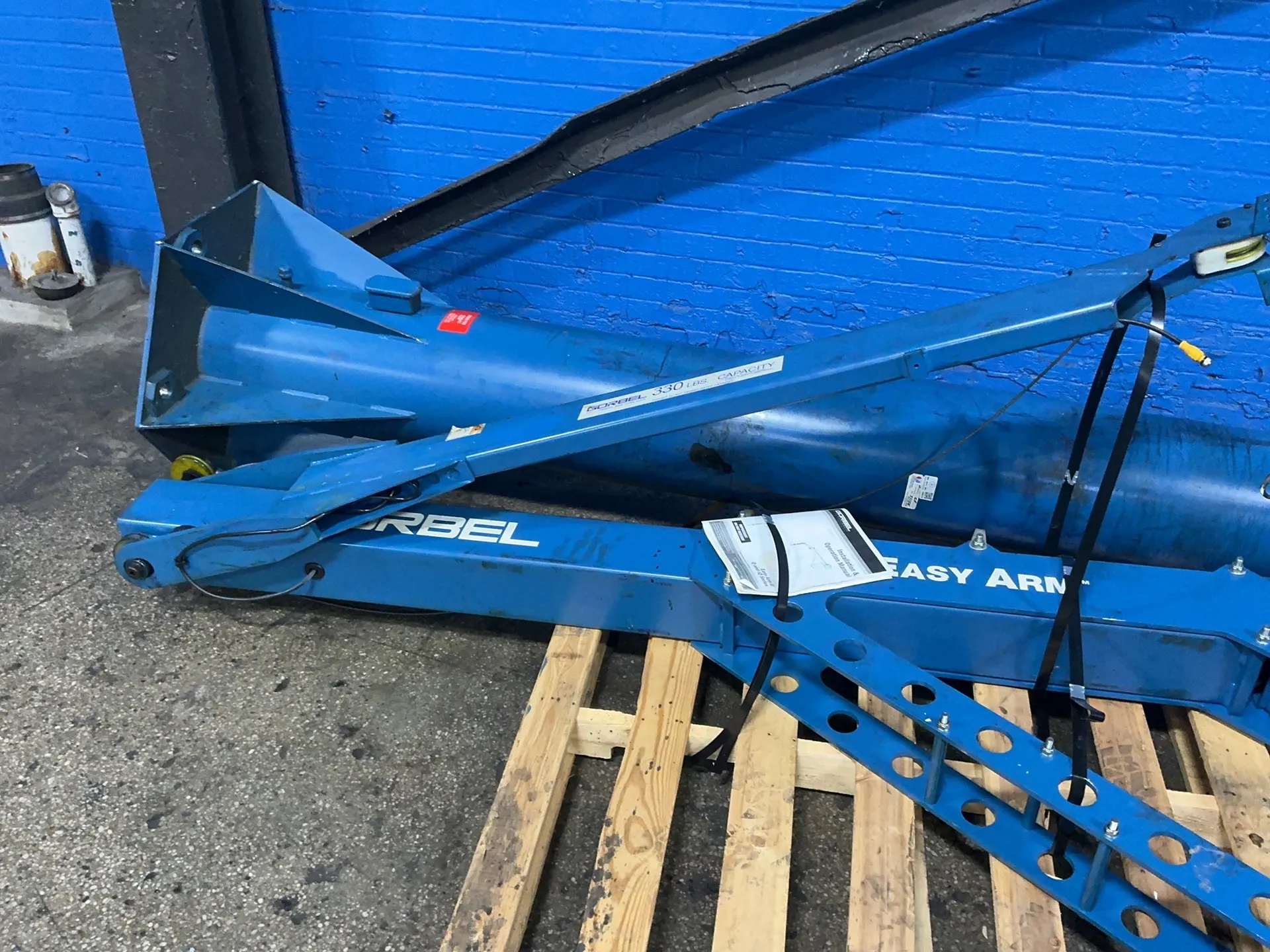 .165 Ton, Gorbel #G-FORCE-Q, Jib Crane, 144" HUB, 13' column width, 6 A, 220 V.