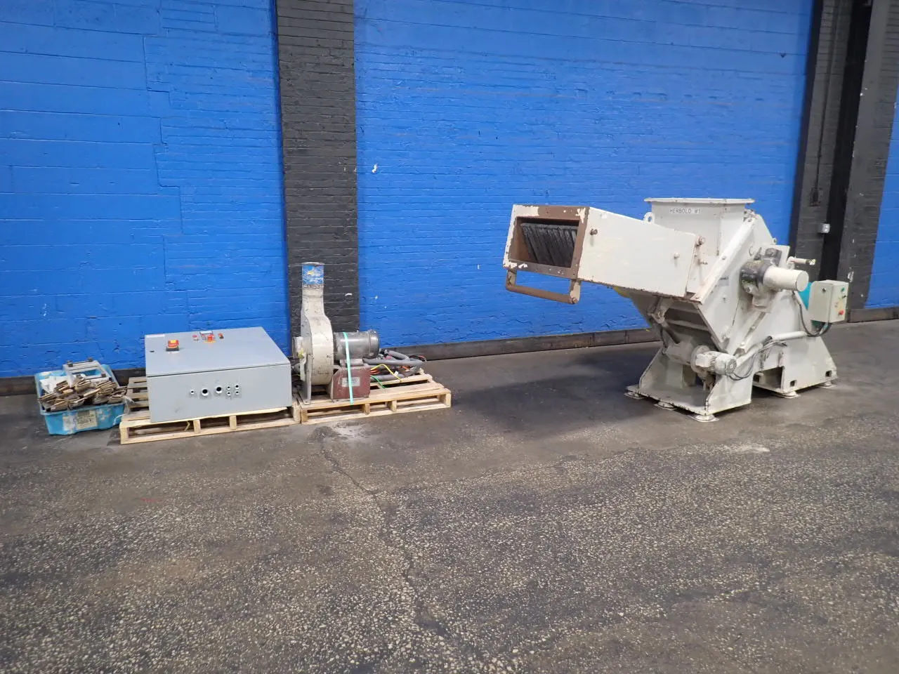 Herbold #LP450/600-F9-2, Granulator, 54 KW, 1750 RPM, 164/82 A, blower, control panel, 230/460 V., 2002