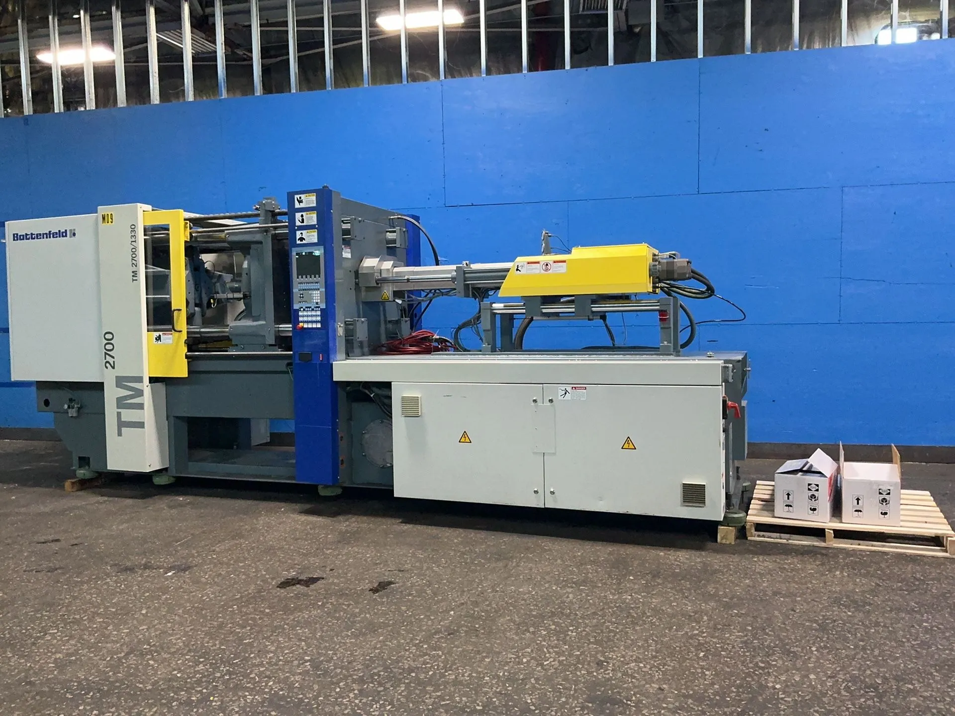 Battenfeld #TM2700/1330, Injection Molder, Battenfeld Unilog B4 control, 87 PSI, 124 A, w/ tooling, manuals