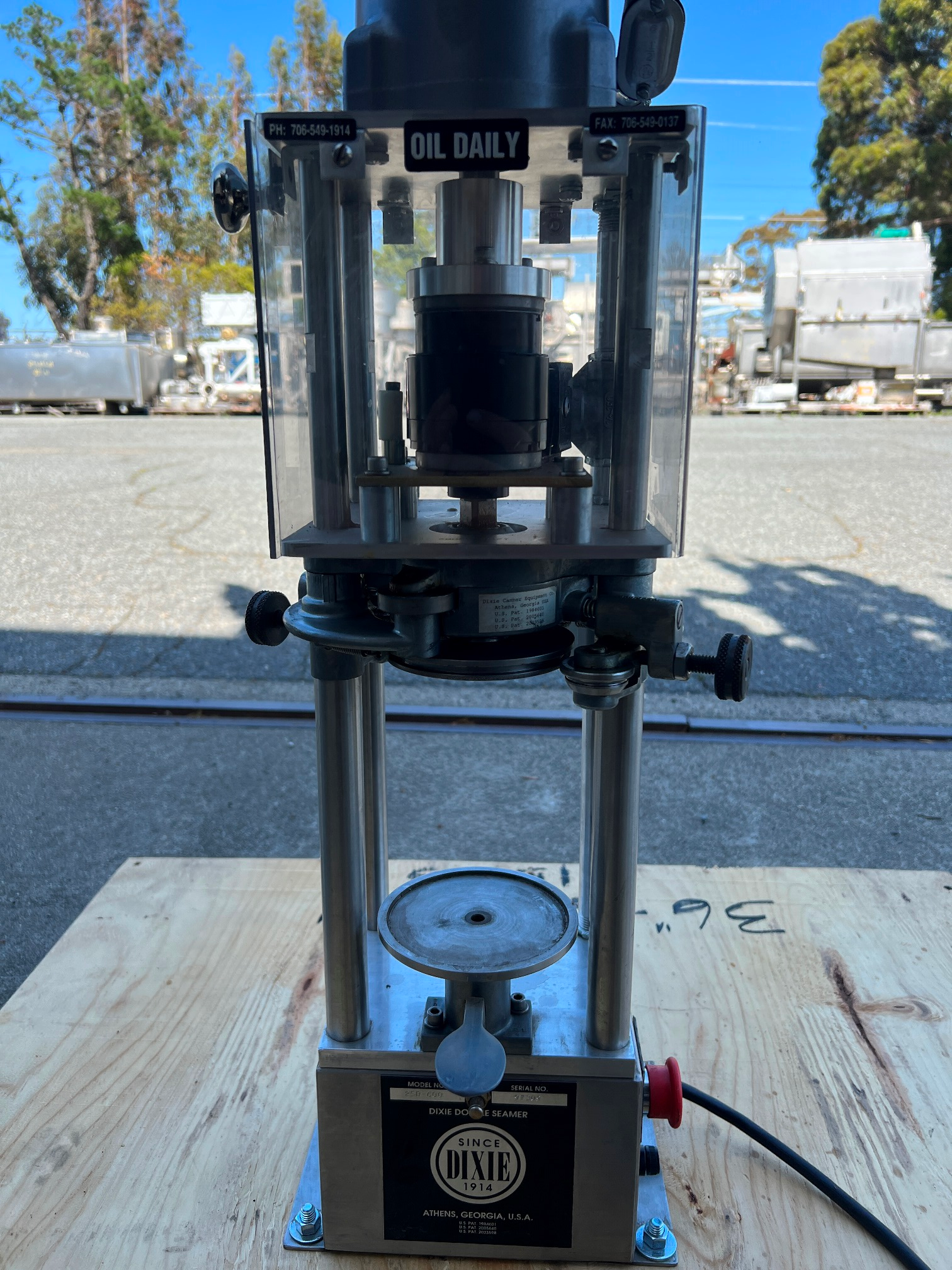 Dixie #25D-600, Direct Drive Double Can Seamer, Stainless Steel, 401 diameter cans, 15 cans/min., (1) seaming
