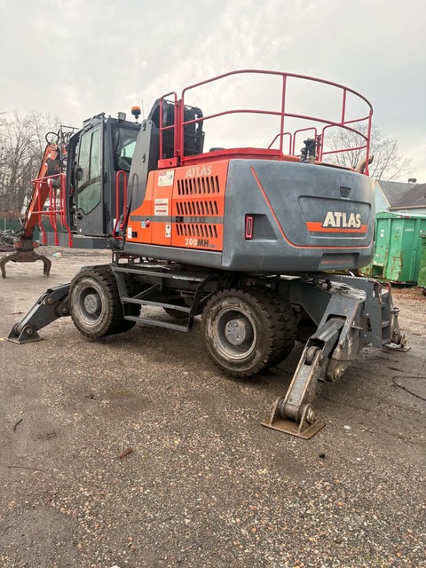 Atlas #200MH, Wheeled Material Handler, 33' working reach, 44,000-47,400 lb. operating weight, 2022