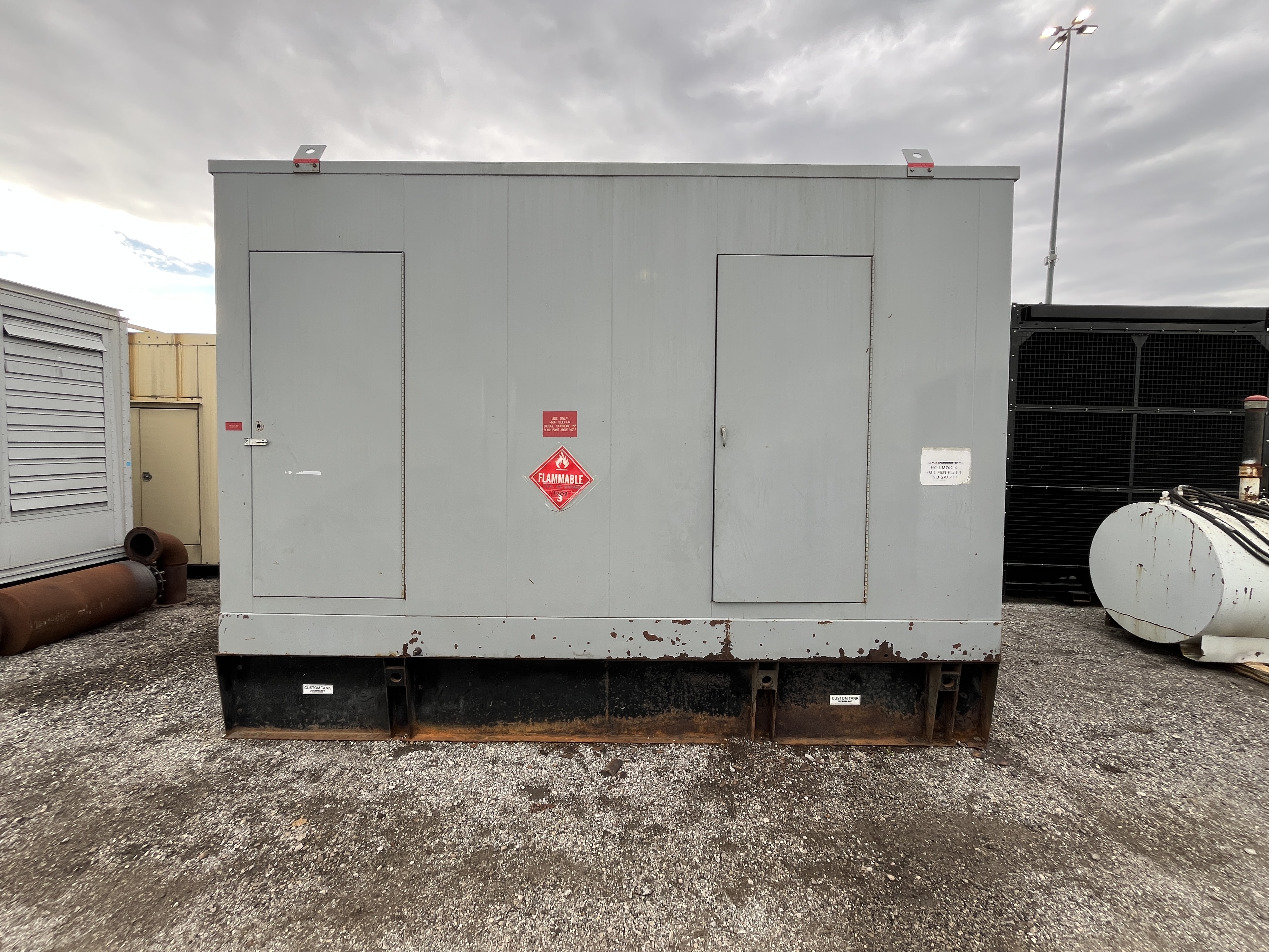 800 KW Caterpillar #3412C, Diesel Generator Set, standby, 277/480 Volts, 1800 RPM, weatherproof enclosure