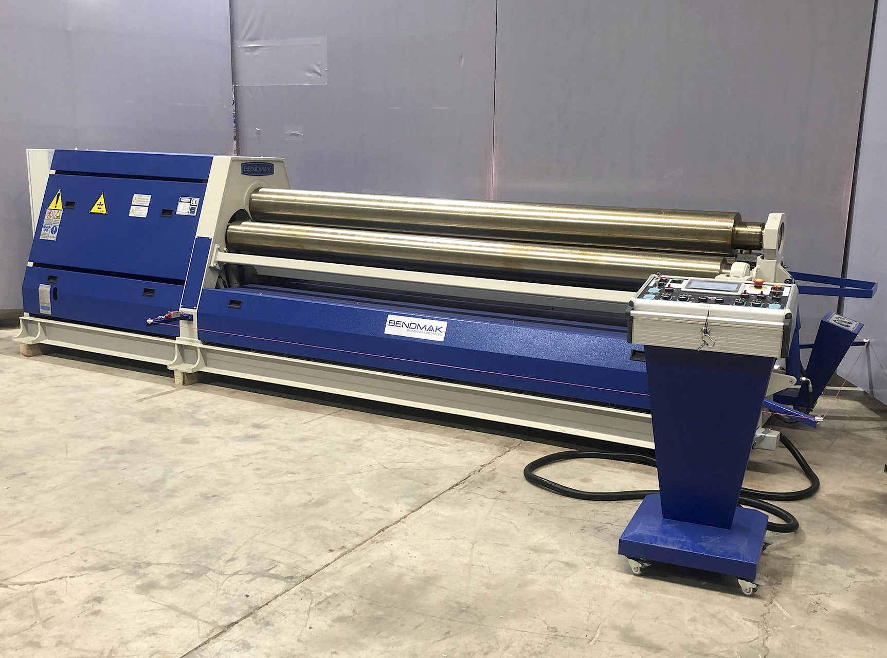 Rodillo hidráulico para lámina Bendmak #CY4R-HHS-230-30/8 de 10' x 5/16", 4 rodillos, rodillo superior de