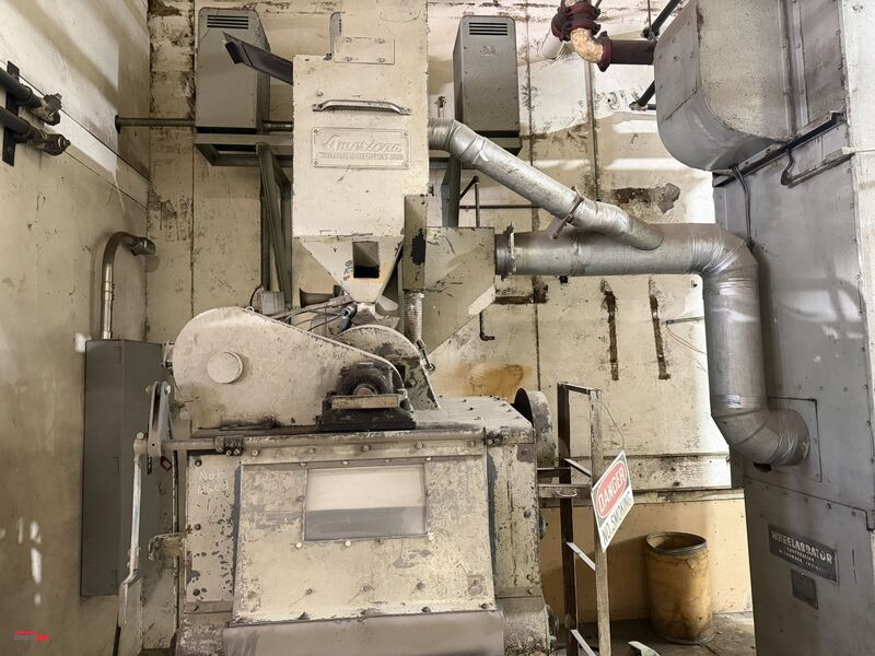 American Wheelabrator, Tumblast Batch Deburring Machine, 20" diameter x 27" rotary drum, 6" exhaust ports