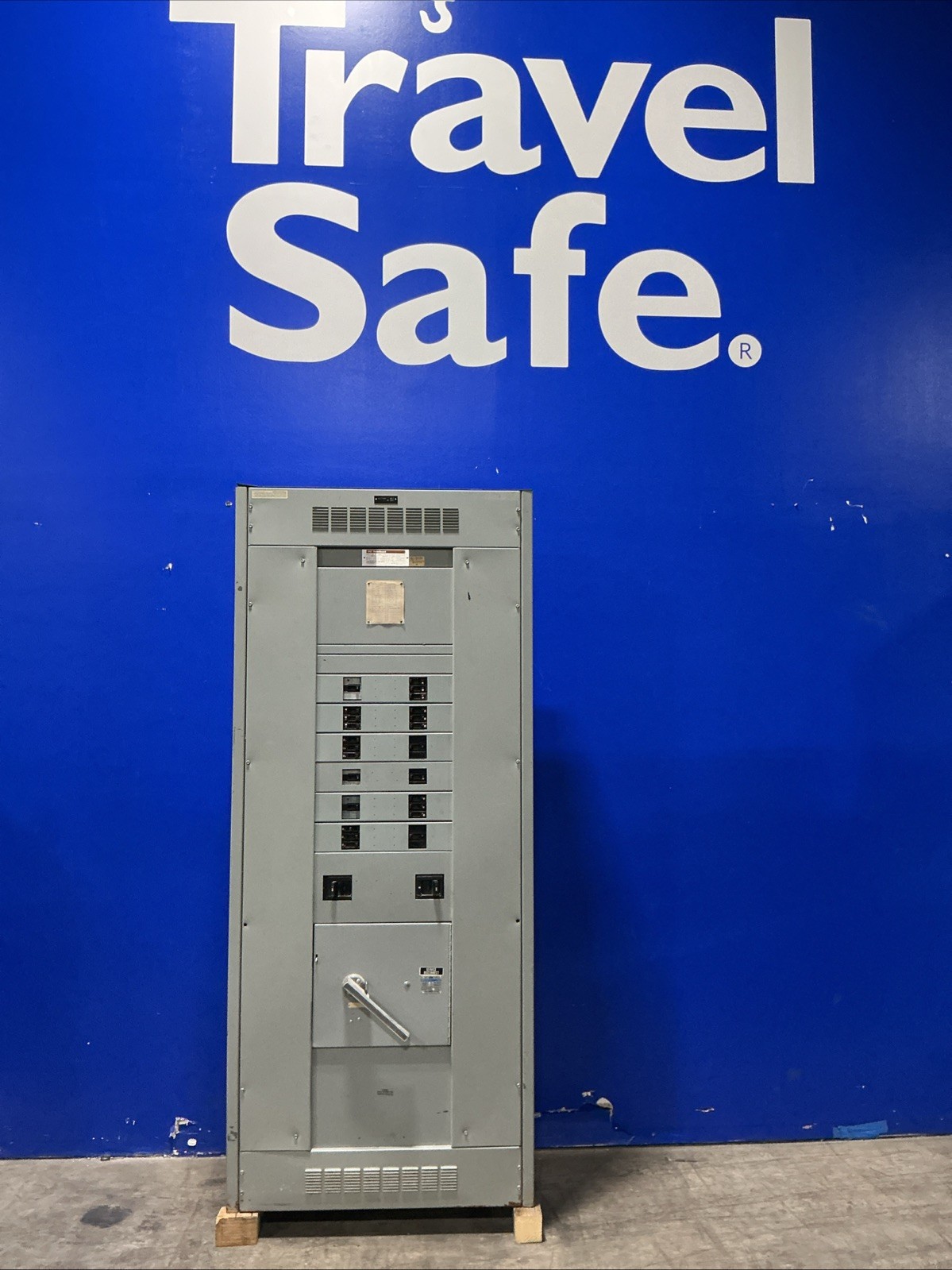 600 Amps, ITE V7H3606MS, Switchboard, 480Y/277 Volts, 3PH, 400 HP, 24 breakers, 3 fuses