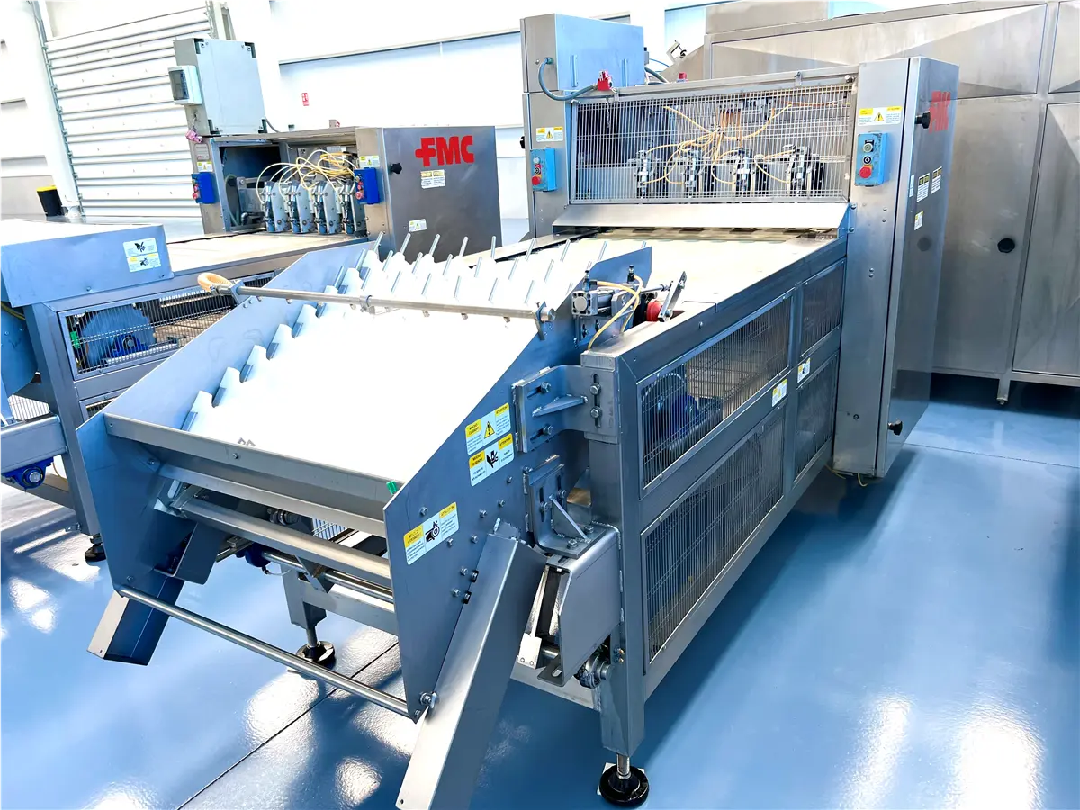 FMC #6219, peach repitter / halver pitter, 320 pieces/minute, 380 V., 50 Hz. (2 available)
