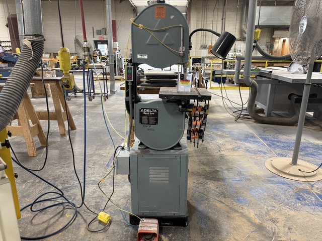 14" Delta #28-203, Vertical Band Saw, 14" x 14" table, blade guard on air cylinder, light