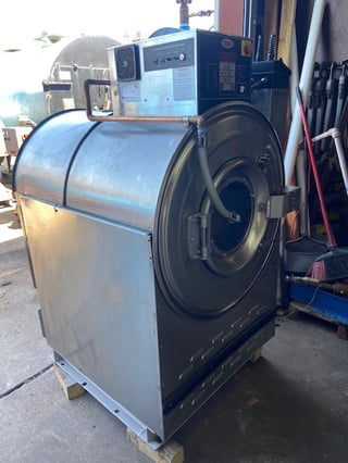Dealer Reconditioned 60 lb Unimac PVQ Hi-Speed Washer/Extractor