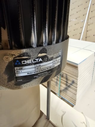4800 cfm Delta #50-765, dust collector, 5 HP, 3450 RPM, (4) filter bags, (2) collection bags