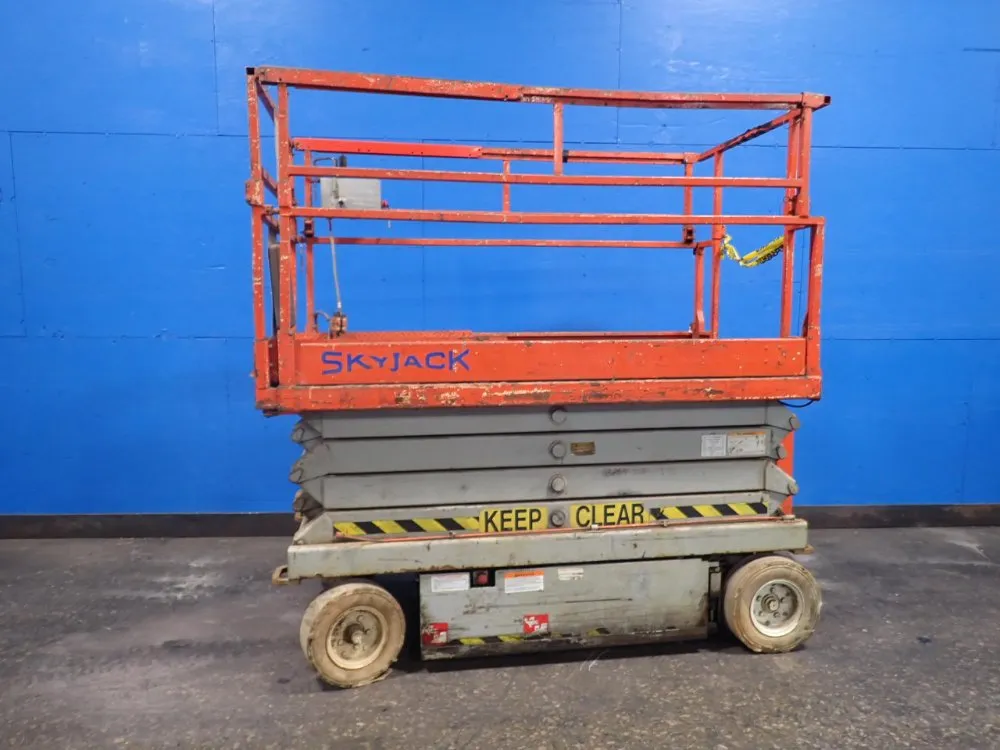 650 lb. Sky Jack #SJIII-4626, Scissor Lift, 84" x 42" Platform, 26' Platform Height, 2000