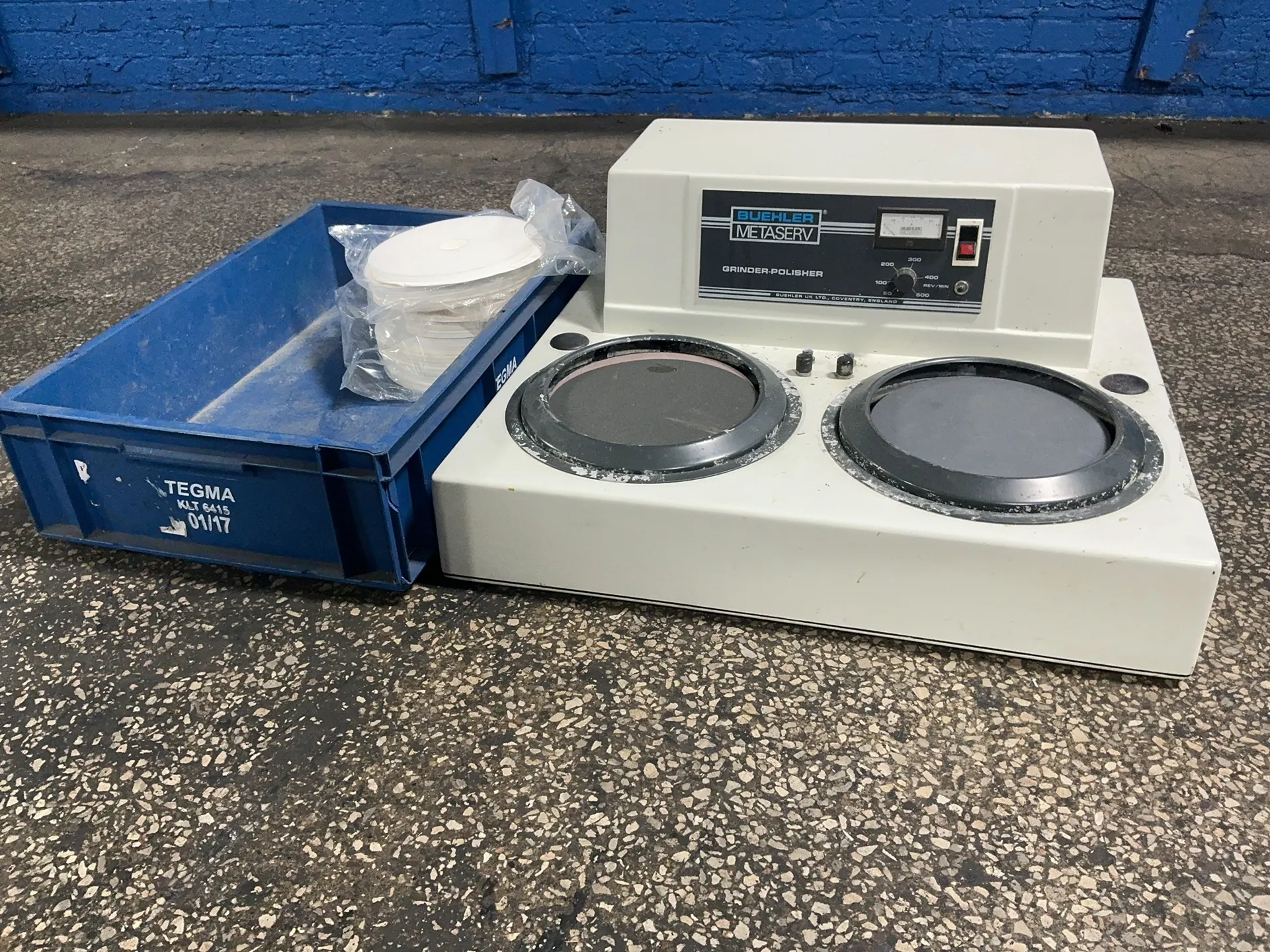 Buehler #METASERV-95-C2348-160, grinder-polisher, 8", 330 width, 4.5 amp, 110/120 V.