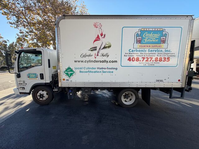 Isuzu #NRR, diesel box truck, rear liftgate, automatic, 252,000 miles, 2014
