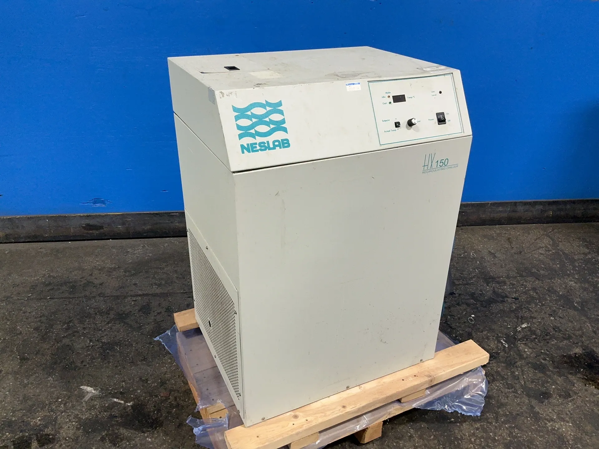 Neslab #HX-150, chiller, R-22, PD-2 pump, digital thermometer, 14.6 A, 208-230 V., 1 phase