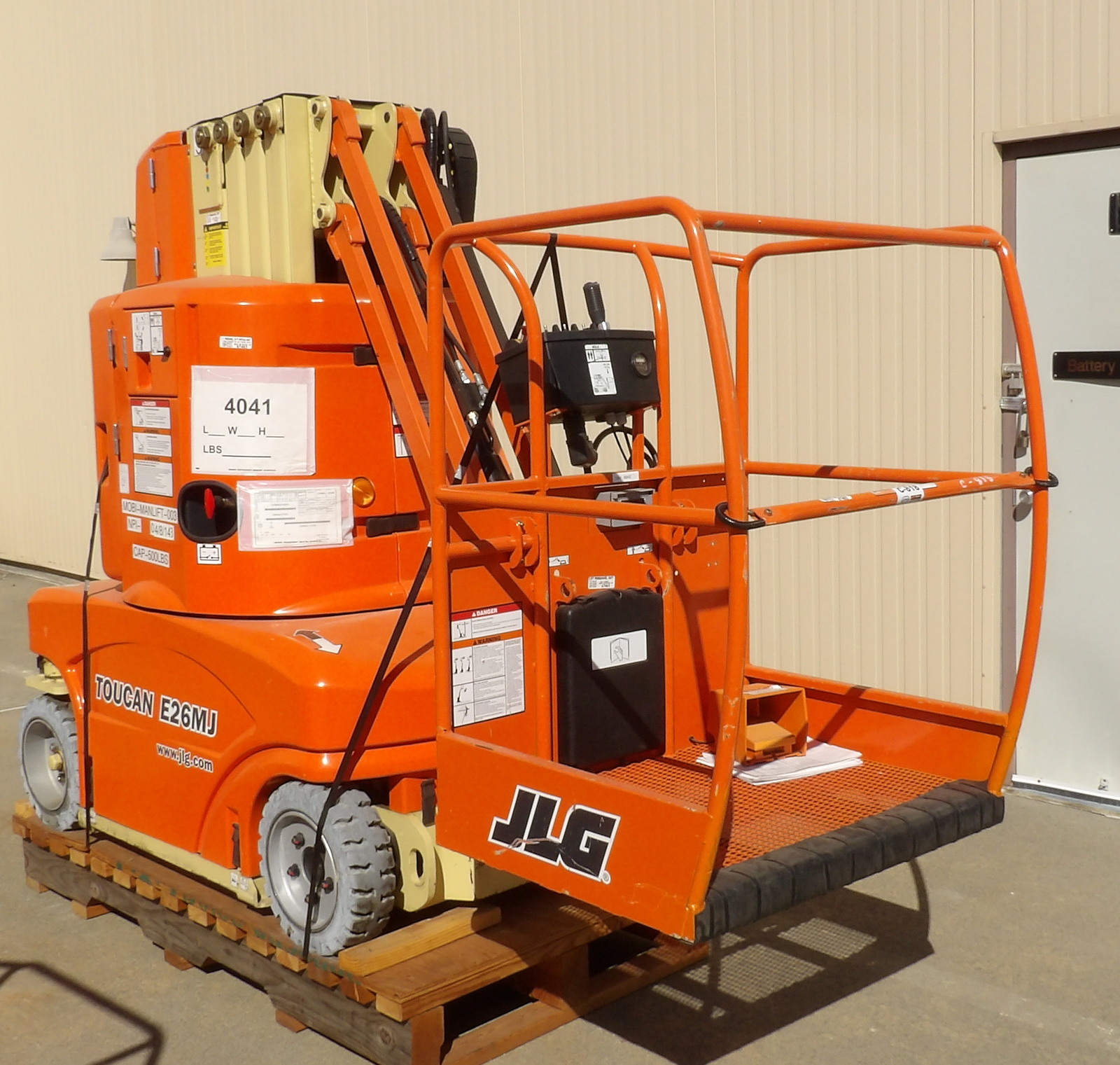 JLG #Toucan-E26MJ, Snorkel Lift, 26' max. platform height, 7,717 lb. GVW, 12 VDC system, 2010