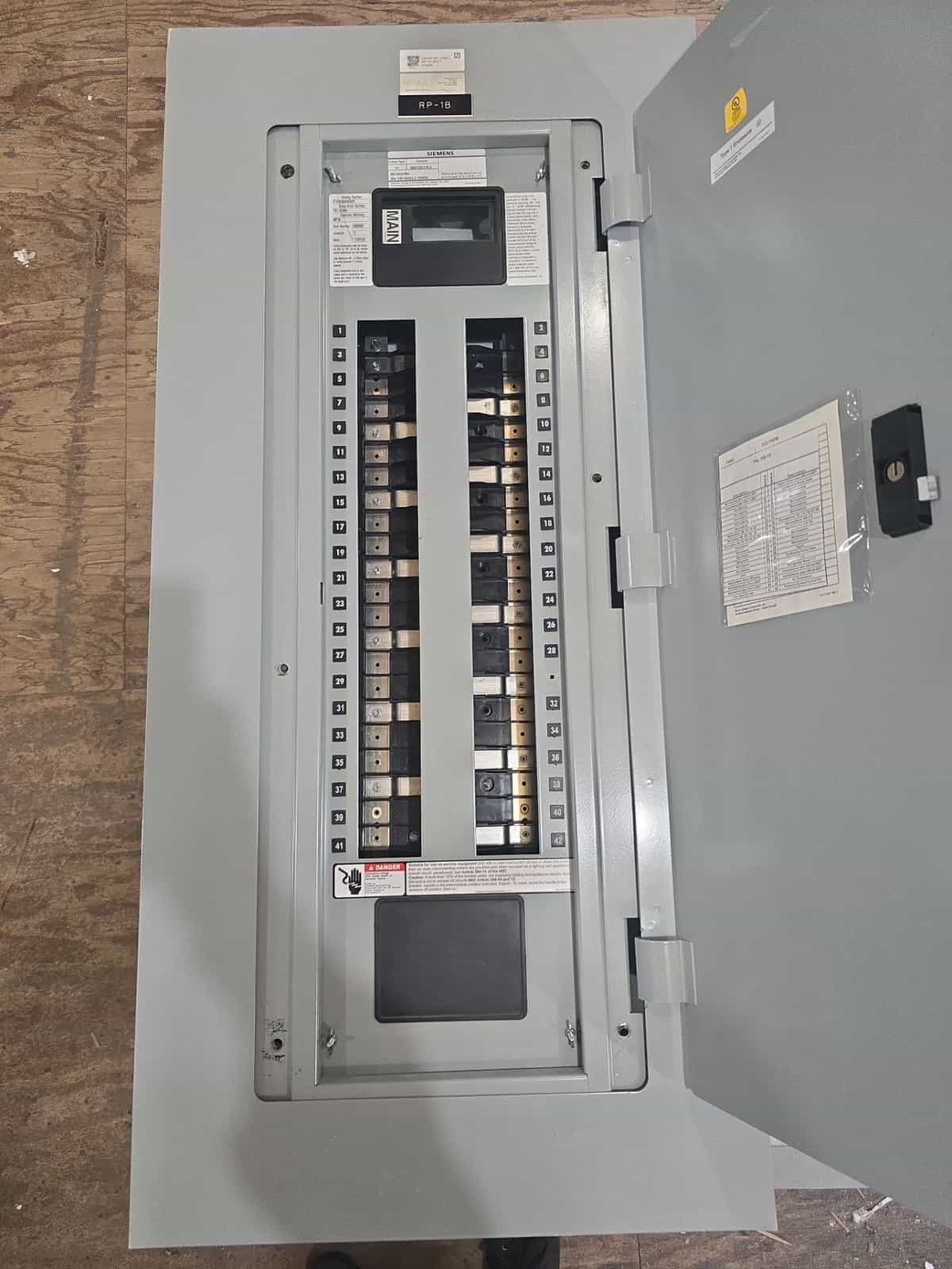 225 Amp. Siemens P1, Panelboard, 208/120 Volts, 3PH, 4W, MCB, 42 Cir