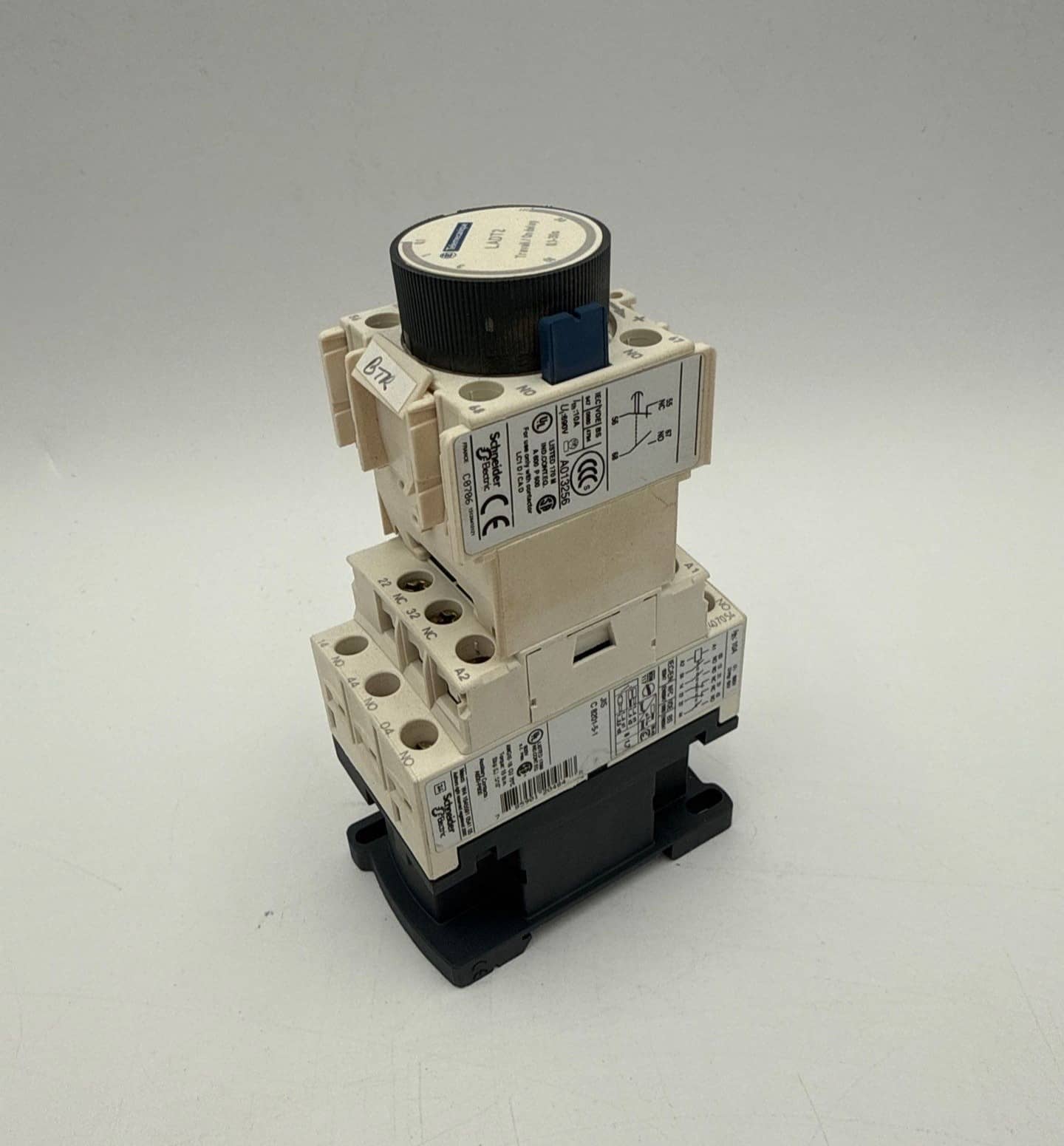 Telemecanique #CAD32G7, Contactor, 10 Amp, 600 Volts, 3-Pole, 120 Volts Coil, Time Delay Relay LADT2