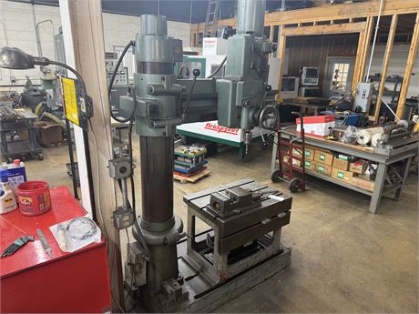 3.3'-7.8" Arboga, radial drill, #4MT, 6.69" spindle travel, 1900 RPM, 4 automatic feeds, 1.18" tapping, vise