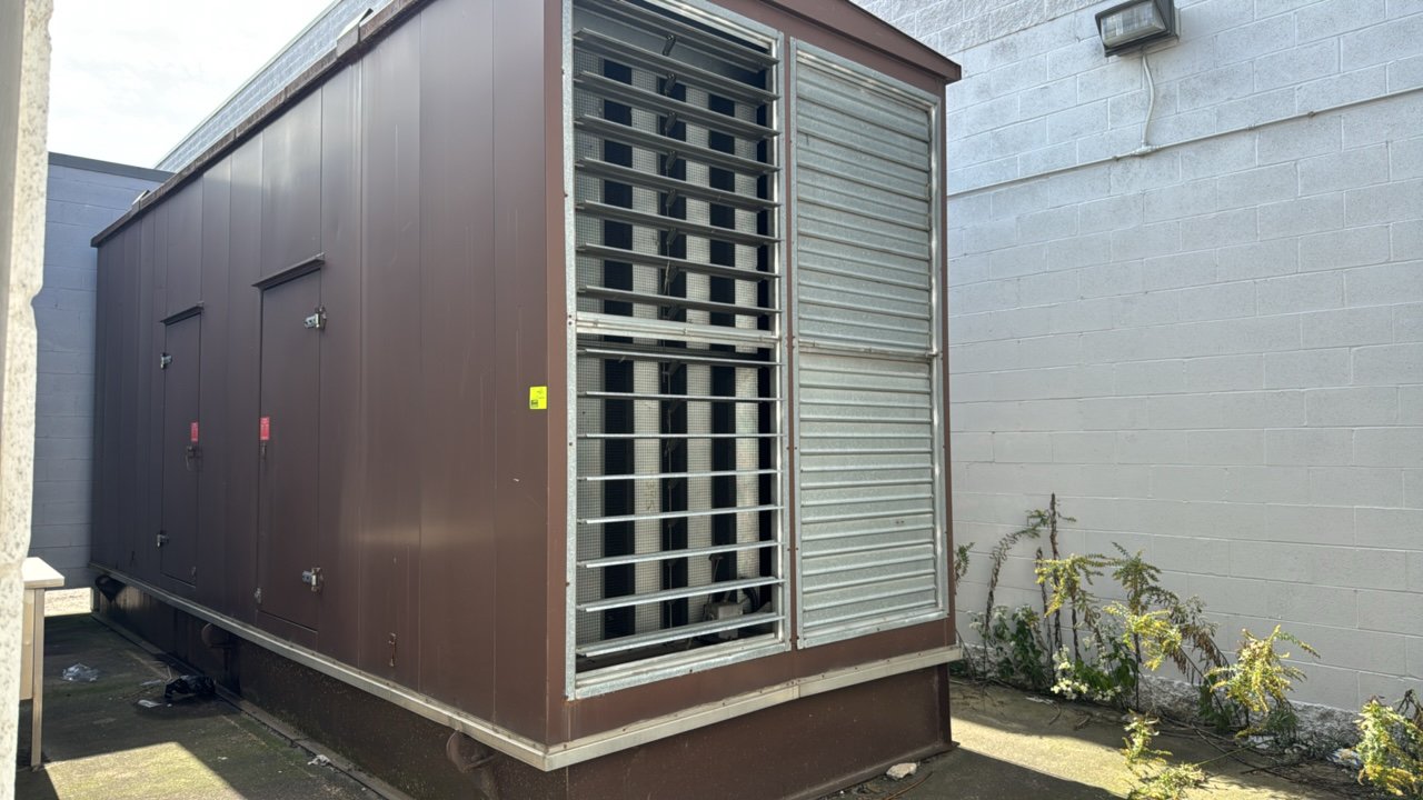 800 KW Caterpillar #3412-DITA, Diesel Generator Set, 277/480 Volts, 1800 RPM, SR4B generator end, main line
