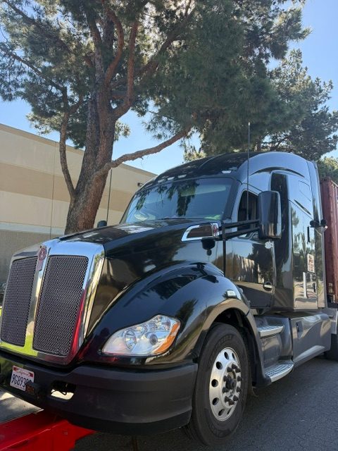 Kenworth #T680, sleeper semi truck, Class 8, diesel, 666,063 miles, 2018