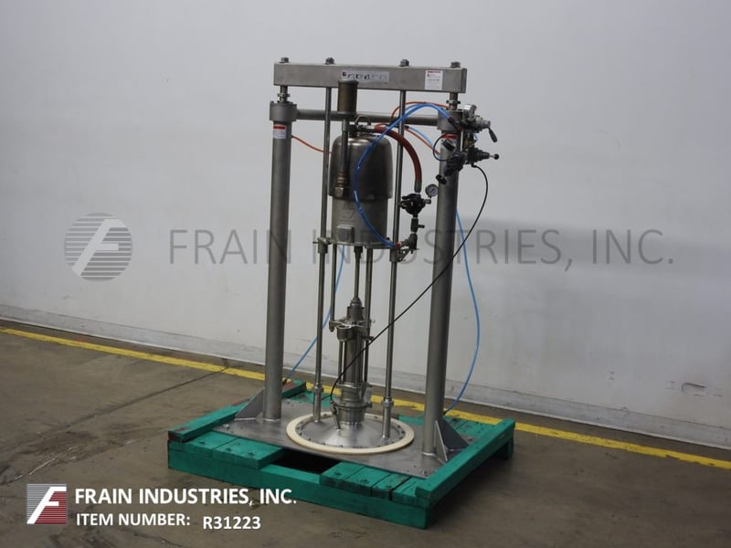 6 GPM @ 100/1000 psi, Graco Bulldog Series #234014, 10:1 ratio, 55 gallon priming piston, 1-23 liters or 1-6