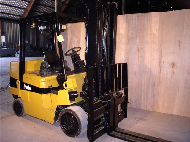 8000 lb. Yale #GDC080LJ, diesel, 12' lift, 48" fork, 95" mast,automatic trans,solid tires, 2003