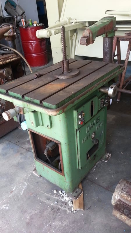 1-1/2" x 18" Hansford Davis #15, Keyseater, 4-1/2" stroke, 45 SPM, 19" throat, coolant pump, automatic feed