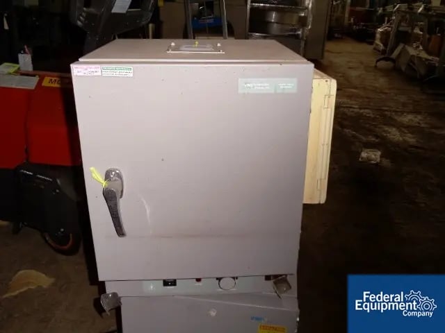VWR #1500E, Incubator, 12" x 12" x 14" H chamber, 1 cu.ft. capacity, range up to 70°C +/-5°C, #31851