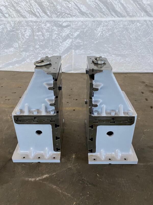 16" x 30" DeVlieg, Box type 4-piece angle plates