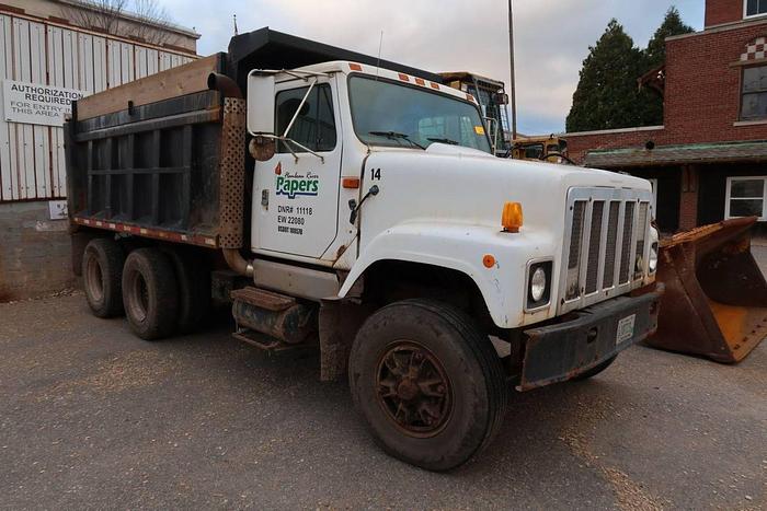 International #2554, 6x4 dump truck, diesel engine