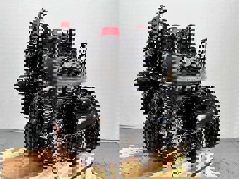 たくさん 75 HP @ 3000 RPM Isuzu #C240, Engine Assembly, new surplus