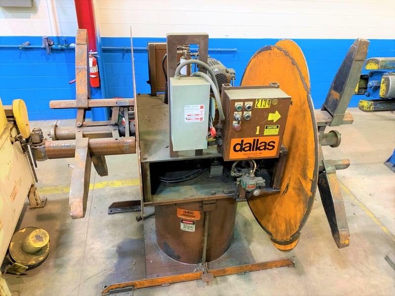 4000 lb. Dallas #7141, pull off coil reel, 18" width, 60" outside dimensions, 16"-21" ID, 3-leaf-mandrel