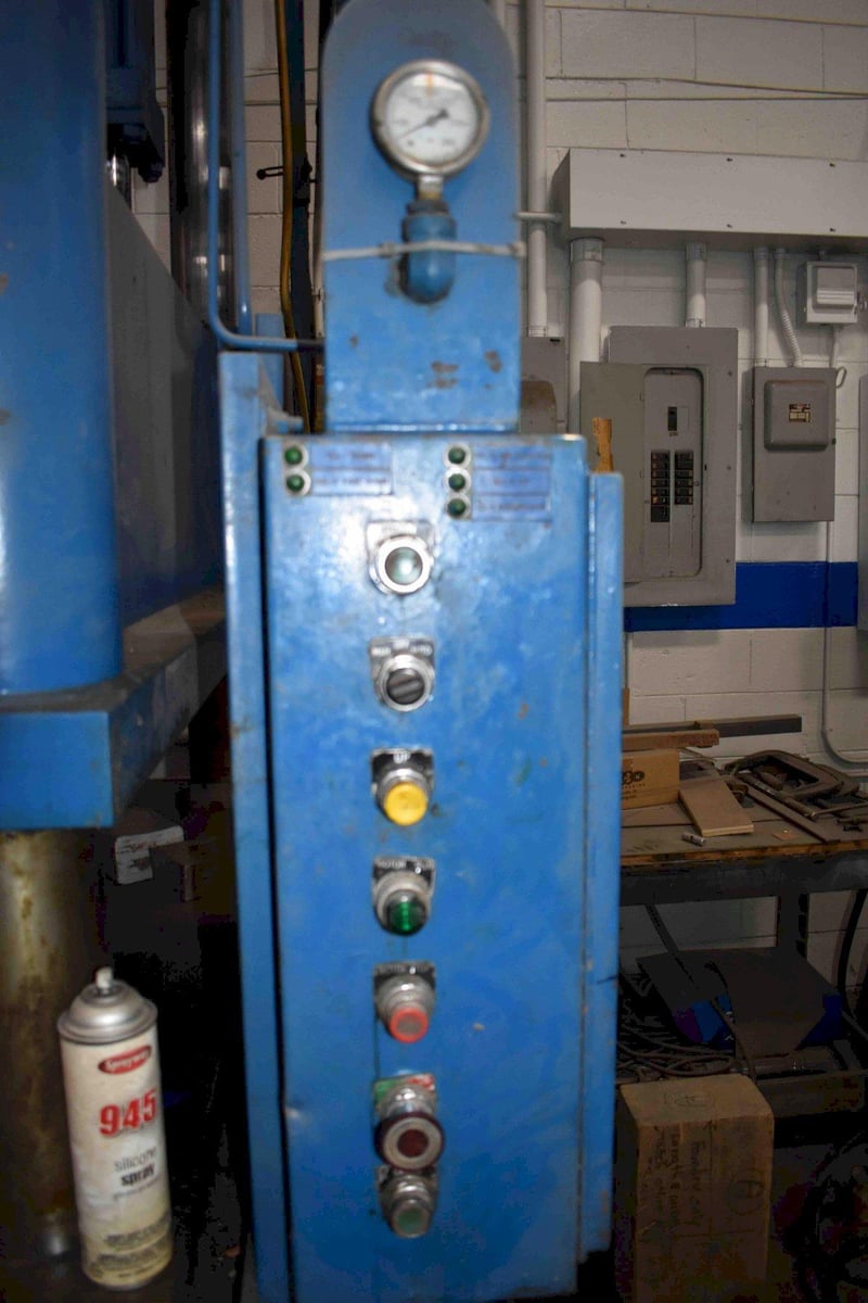 250 Ton, Hannifin, 4post hydraulic press, 30" stroke, 35" daylight, 78