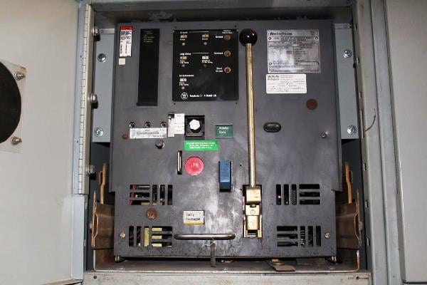 800 Amps, Westinghouse, DS-206, manually operated, drawout, w/gear, LVACB092 (8 available)