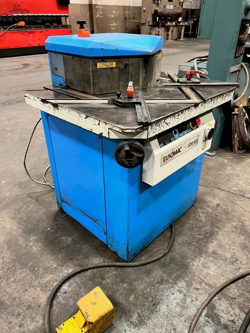 1/4" x 8" x 8" Euromac #220/6S, hydraulic sheet metal notcher, 30&deg;-140&deg;, 8.6" blade length, 5.5HP