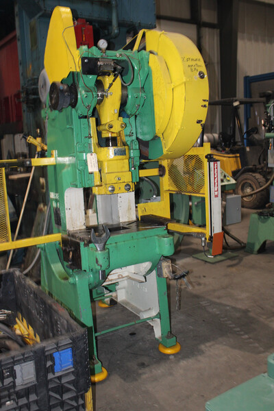 32 Ton, Minster 4, OBI press, 3" stroke, 21/4" slide adj., 90 SPM, s