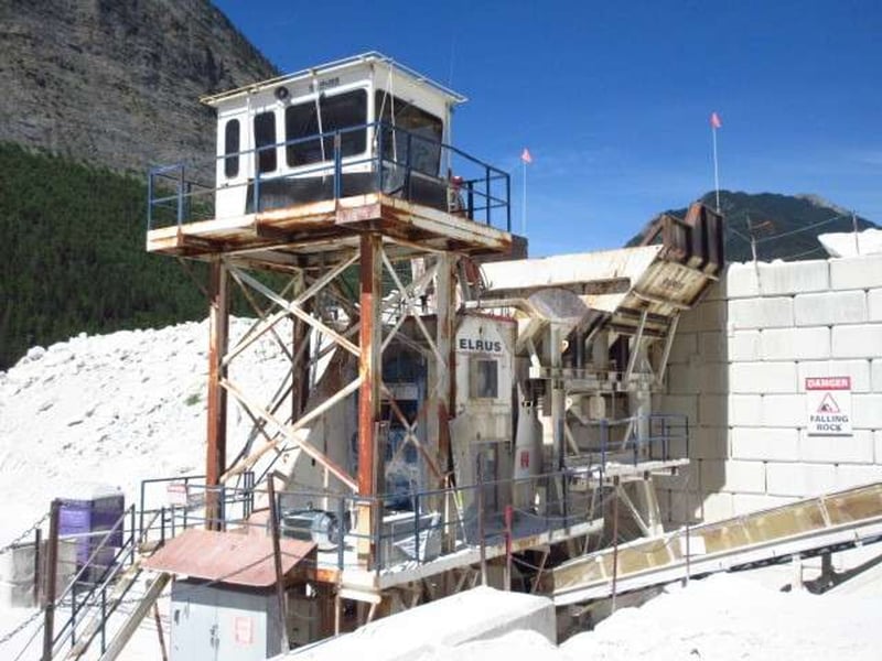 44" x 48" Sandvik Jaw Crusher Plant, 200 HP, 330-735 STPH, 48" x20' vibrating grizzly feeder