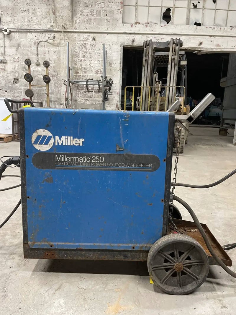 Miller 250 CVDC, WireFeeder Welder, MIG and FCAW Welding, 28 V, 200