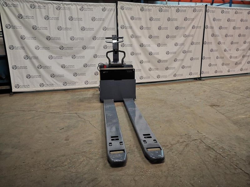 Pallet truck, Crown #PE3520-60, 6000 lbs, battery powered, 24 V., 28